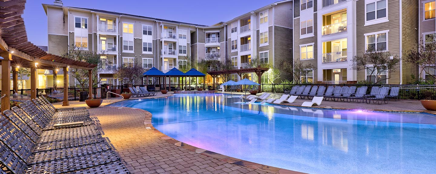 Extraordinary spaces. Extraordinary living. Auburn University student housing.